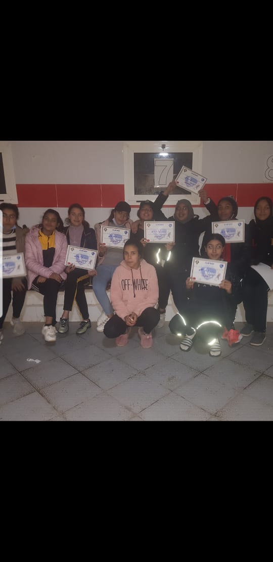 احتفال رمزي متواضع للاعبات اتحاد الرحامنة لكرة القدم النسوية بعيد ميلاد زميلتهم" آية المشتاري" بالملعب البلدي احتفال رمزي متواضع للاعبات اتحاد الرحامنة لكرة القدم النسوية بعيد ميلاد زميلتهم" آية المشتاري" بالملعب البلدي