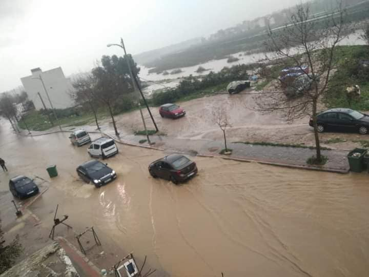 أمطار غزيرة تغرق شوارع مدينة تطوان وتخلف أضرارا كبيرة