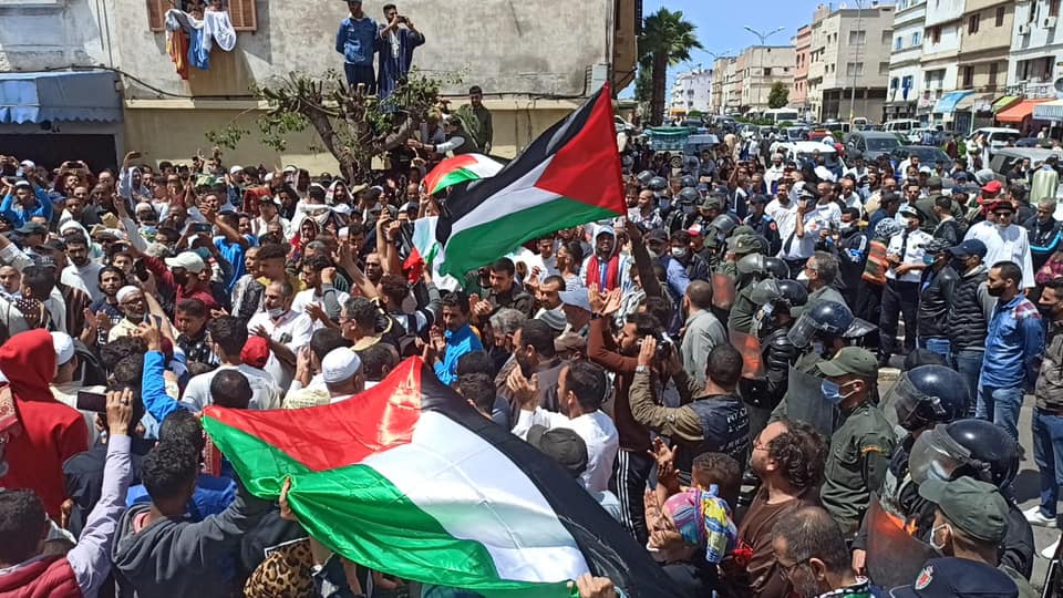 احتجاجات بمدن مغربية تضامنا مع غزة ومتظاهرون يطالبون بطرد ممثل إسرائيل