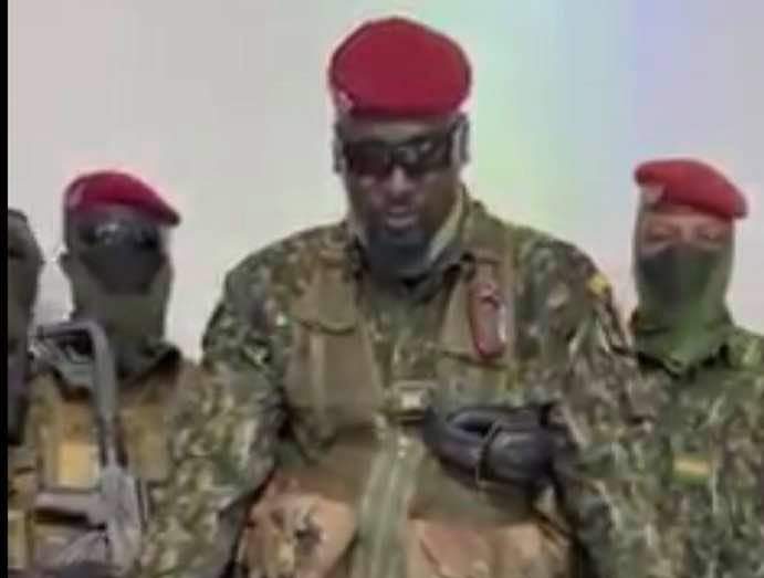 حاصل على الجنسية الفرنسية وتخرج من إسرائيل... من هو قائد الانقلاب في غينيا
