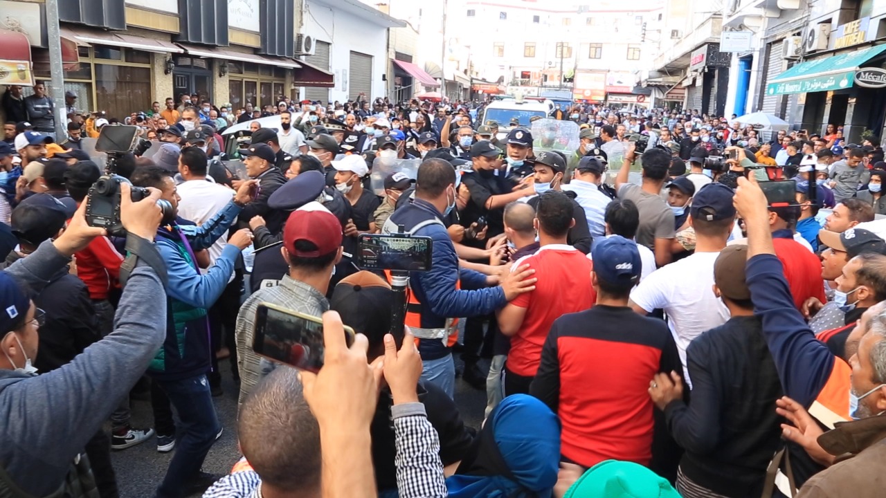اليوم بعدد من المدن المغربية...وقفات ومسيرات احتجاجية رفضا لإجبار ية "جواز التلقيح "