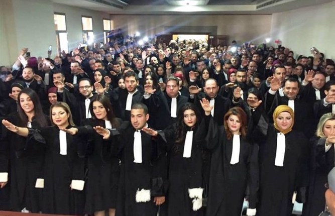 محامو المغرب يشتكون فرض جواز التلقيح في المحاكم لهيئة دولية محامو المغرب يشتكون فرض جواز التلقيح في المحاكم لهيئة دولية