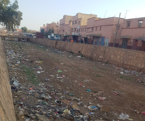   مشهد تراكم الازبال بابن جرير يطرح العديد من علامات الاستفهام...!
