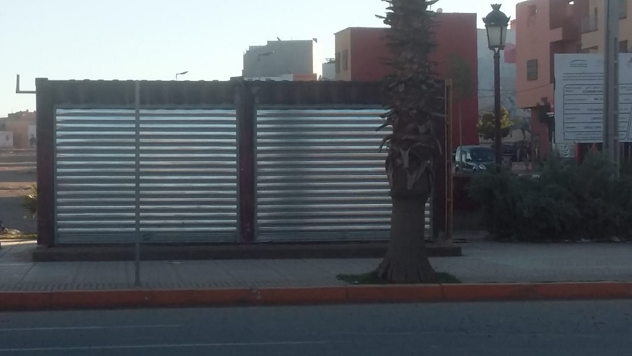 أكشاك لا تتوفر على أدنى مبرر لتواجدها بارصفة شوارع مدينة ابن جرير.....!   أكشاك لا تتوفر على أدنى مبرر لتواجدها بارصفة شوارع مدينة ابن جرير.....!