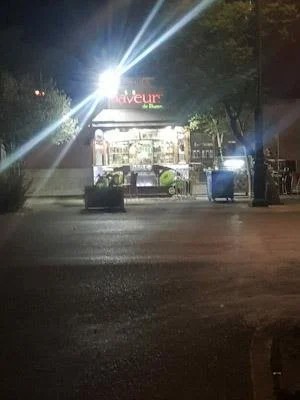   أكشاك لا تتوفر على أدنى مبرر لتواجدها بارصفة شوارع مدينة ابن جرير.....!
