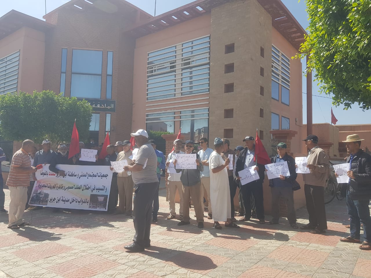   يسألونك...ماهي سياسة المجلس الحضري لابن جرير في تفريخ الاكشاك؟ 