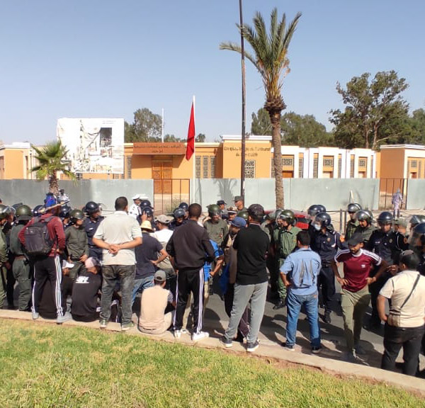 المعطلون الحاملون للشهادات بابن جرير في محنة...فمن المسؤول ياترى؟ ؟؟   المعطلون الحاملون للشهادات بابن جرير في محنة...فمن المسؤول ياترى؟ ؟؟