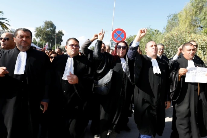 المحامون يحتجون أمام وزارة العدل رفضا لمشروع قانون المحاماة ويعتبرونه “انتكاسة”