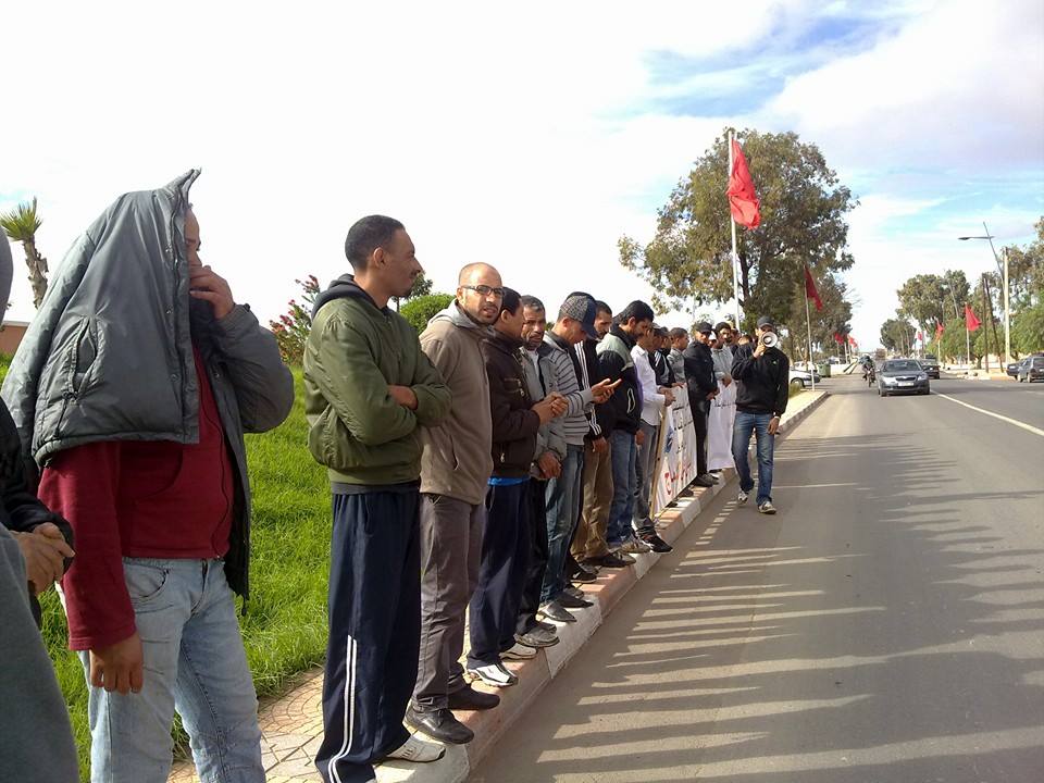 عمال السميسي ريجي ابن جرير وقفة احتجاجية امام عمالة اقليم الرحامنة