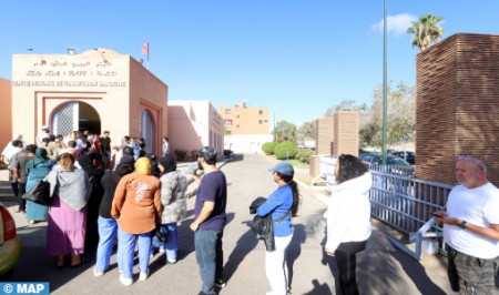 زلزال الحوز..توافد أعداد كبيرة من المواطنين على مركز تحاقن الدم بمراكش زلزال الحوز..توافد أعداد كبيرة من المواطنين على مركز تحاقن الدم بمراكش