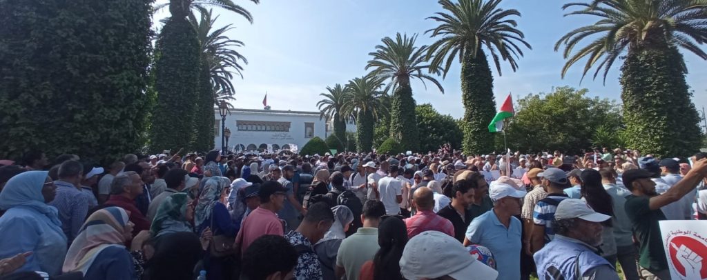 إضراب 5 أكتوبر.. أساتذة يشلون المدارس ويحتجون بالرباط رفضا للنظام الأساسي الجديد