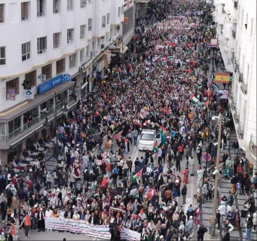 مسيرة شعبية حاشدة بطنجة للمطالبة بوقف المجازر في حق الفلسطينيين ولإسقاط التطبيع