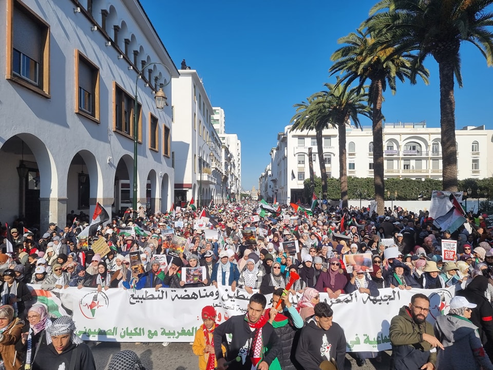 غداة الذكرى الثالثة للتطبيع.. مسيرة حاشدة بالرباط للمطالبة بوقف الإبادة في غزة وإسقاط التطبيع (صور)