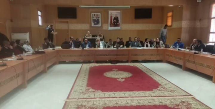 قطار الأغلبية "المدعومة"بالمجلس الحضري لإبن جرير يدهس الساكنة...!؟ قطار الأغلبية "المدعومة"بالمجلس الحضري لإبن جرير يدهس الساكنة...!؟