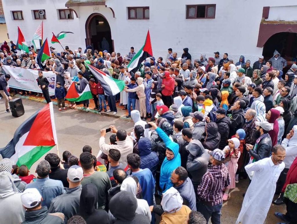 جمعة الغضب الـ25 تخرج المغاربة من جديد في عشرات الوقفات الاحتجاجية تضامنا مع غزة ورفضا للتطبيع