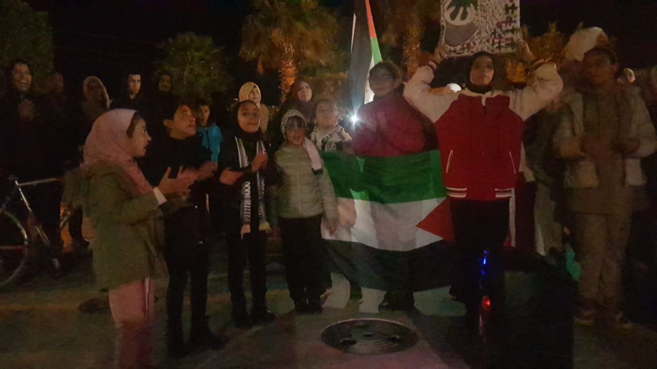 تضامنا مع غزه ورفضا للتطبيع.....وقفة احتجاجية بابن جرير بمناسبة يوم الأرض الفلسطيني تضامنا مع غزه ورفضا للتطبيع.....وقفة احتجاجية بابن جرير بمناسبة يوم الأرض الفلسطيني