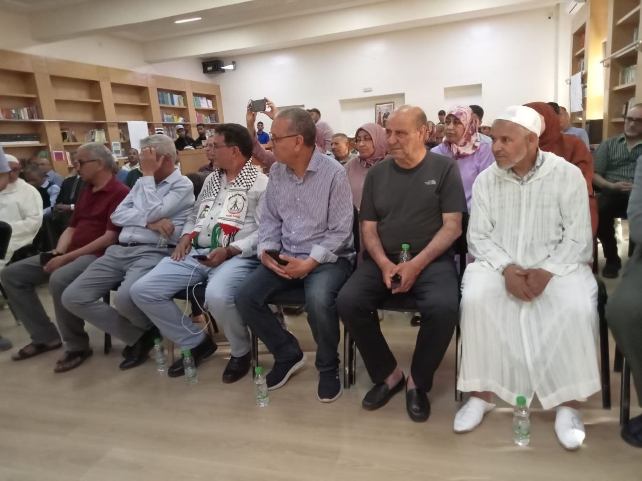 "الشعر نافذتنا المفتوحة على الحياة"....جلسة شعرية برحاب مكتبة دار الشباب القدس بابن جرير