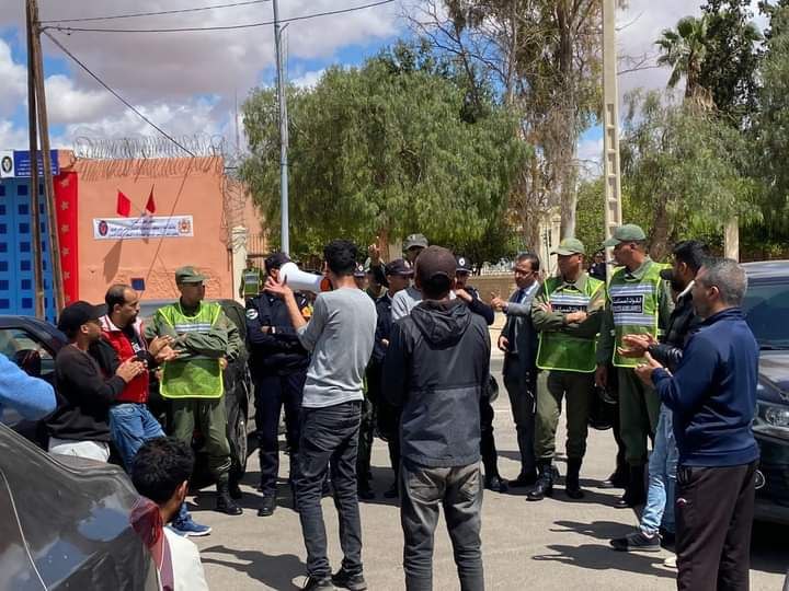 تدخل عنيف لقوات الأمن بابن جرير لفض وقفة المعطلين الاحتجاجية من اجل شغل قار يضمن كرامتهم. تدخل عنيف لقوات الأمن بابن جرير لفض وقفة المعطلين الاحتجاجية من اجل شغل قار يضمن كرامتهم.