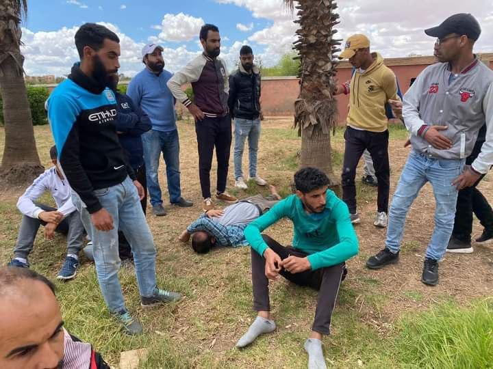 تدخل عنيف لقوات الأمن بابن جرير لفض وقفة المعطلين الاحتجاجية من اجل شغل قار يضمن كرامتهم. تدخل عنيف لقوات الأمن بابن جرير لفض وقفة المعطلين الاحتجاجية من اجل شغل قار يضمن كرامتهم.