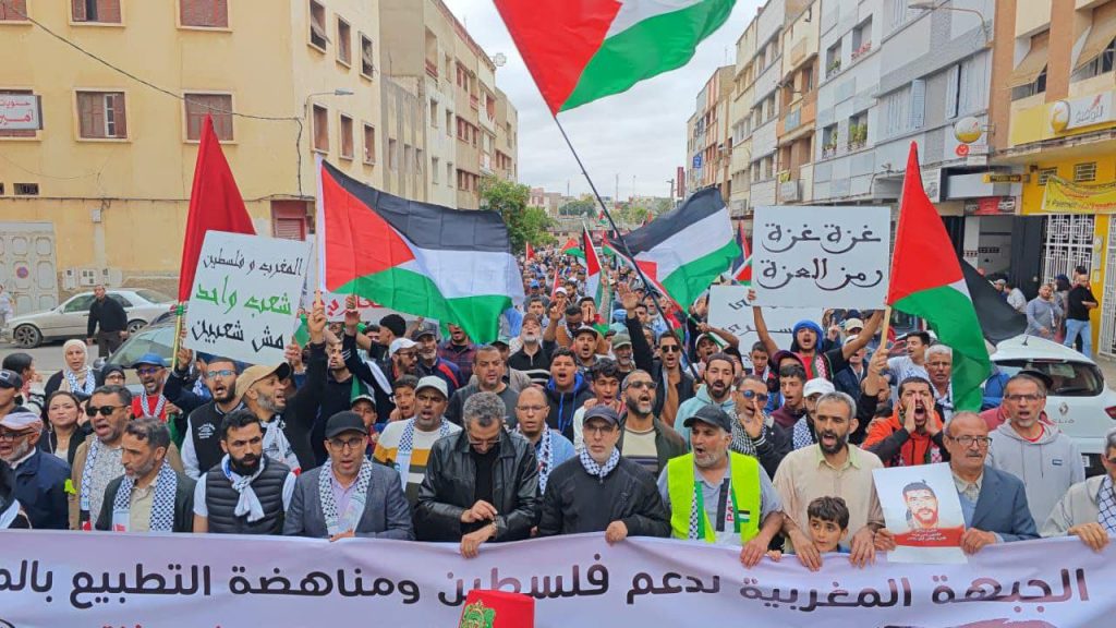 “جبهة دعم فلسطين” تستنكر المحاكمات ومختلف أشكال القمع والتضييق التي يتعرض لها مناهضو التطبيع