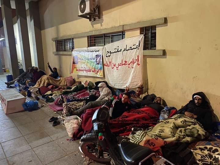 المعطلون بابن جرير ينقلون معتصمهم أمام المستشفى الإقليمي بابن جرير بالرغم من تدخل أمني جديد....