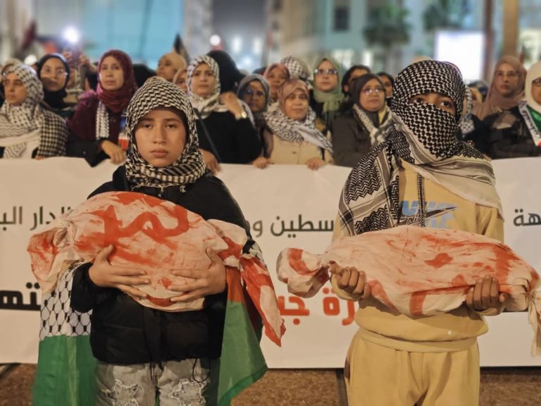 وقفات ومسيرات حاشدة بالمدن المغربية تستنكر الإبادة في غزة وتطالب بإسقاط التطبيع (صور)