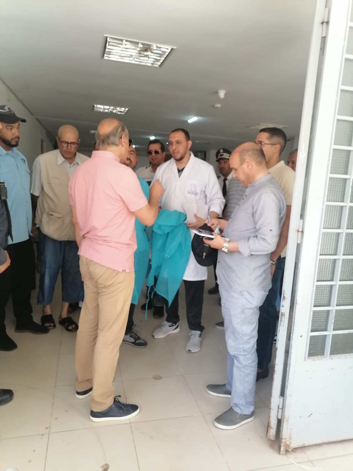 سمير اليزيدي عامل إقليم قلعة السراغنة يحل  بالمستشفى الإقليمي السلامة  بخصوص حادتة السير بسيدي ادريس بسور العز والتي خلفت سبعة ضحايا في عين المكان و سبعة جرحى حالاتهم متفاوتة الخطورة سمير اليزيدي عامل إقليم قلعة السراغنة يحل  بالمستشفى الإقليمي السلامة  بخصوص حادتة السير بسيدي ادريس بسور العز والتي خلفت سبعة ضحايا في عين المكان و سبعة جرحى حالاتهم متفاوتة الخطورة