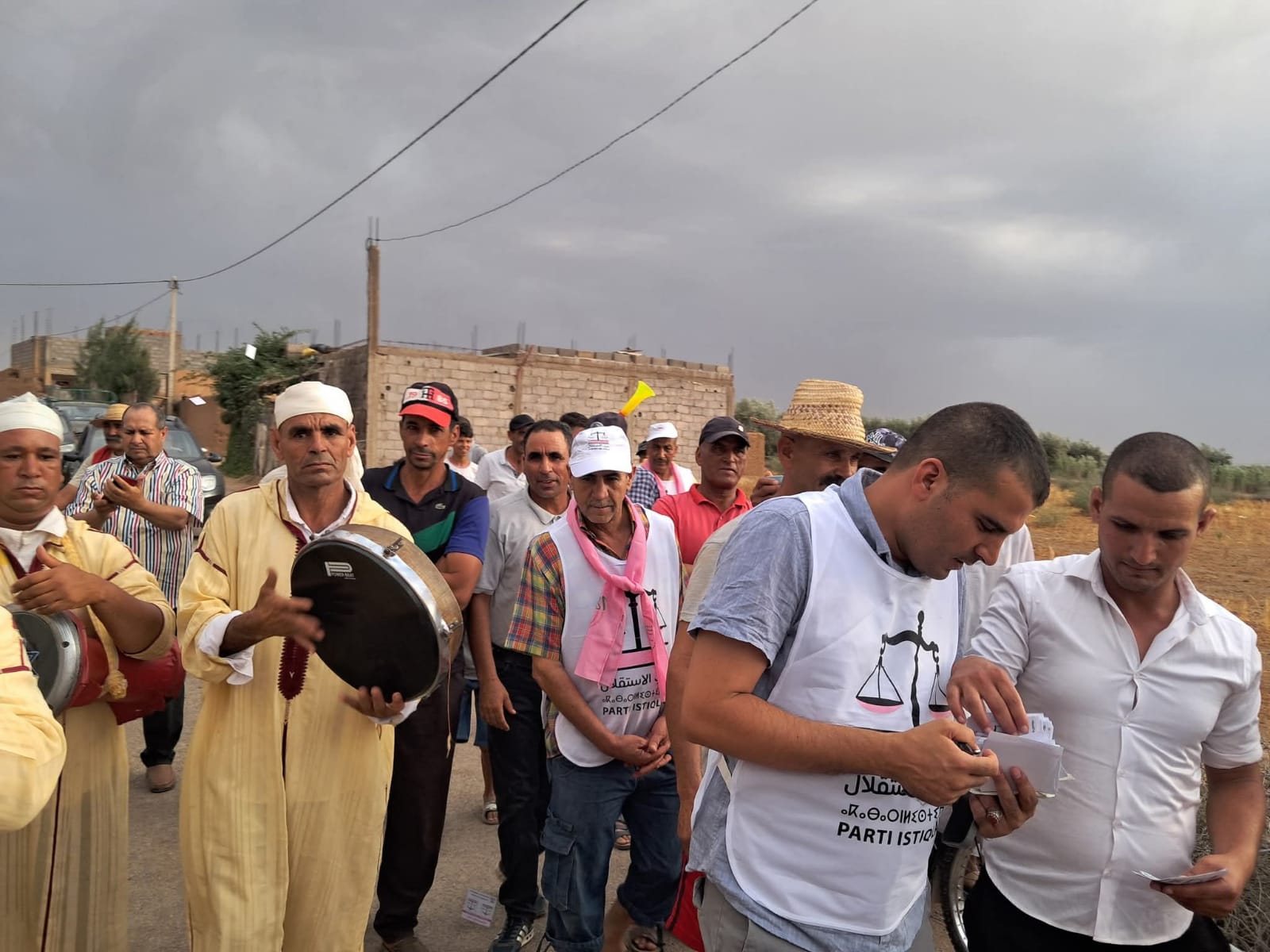 قيادة حزب الاستقلال بقلعة السراغنة تحل بالجماعة الترابية أولاد اصبيح لدعم مرشحي الحزب لاقتراع فاتح يوليوز 2025 قيادة حزب الاستقلال بقلعة السراغنة تحل بالجماعة الترابية أولاد اصبيح لدعم مرشحي الحزب لاقتراع فاتح يوليوز 2025