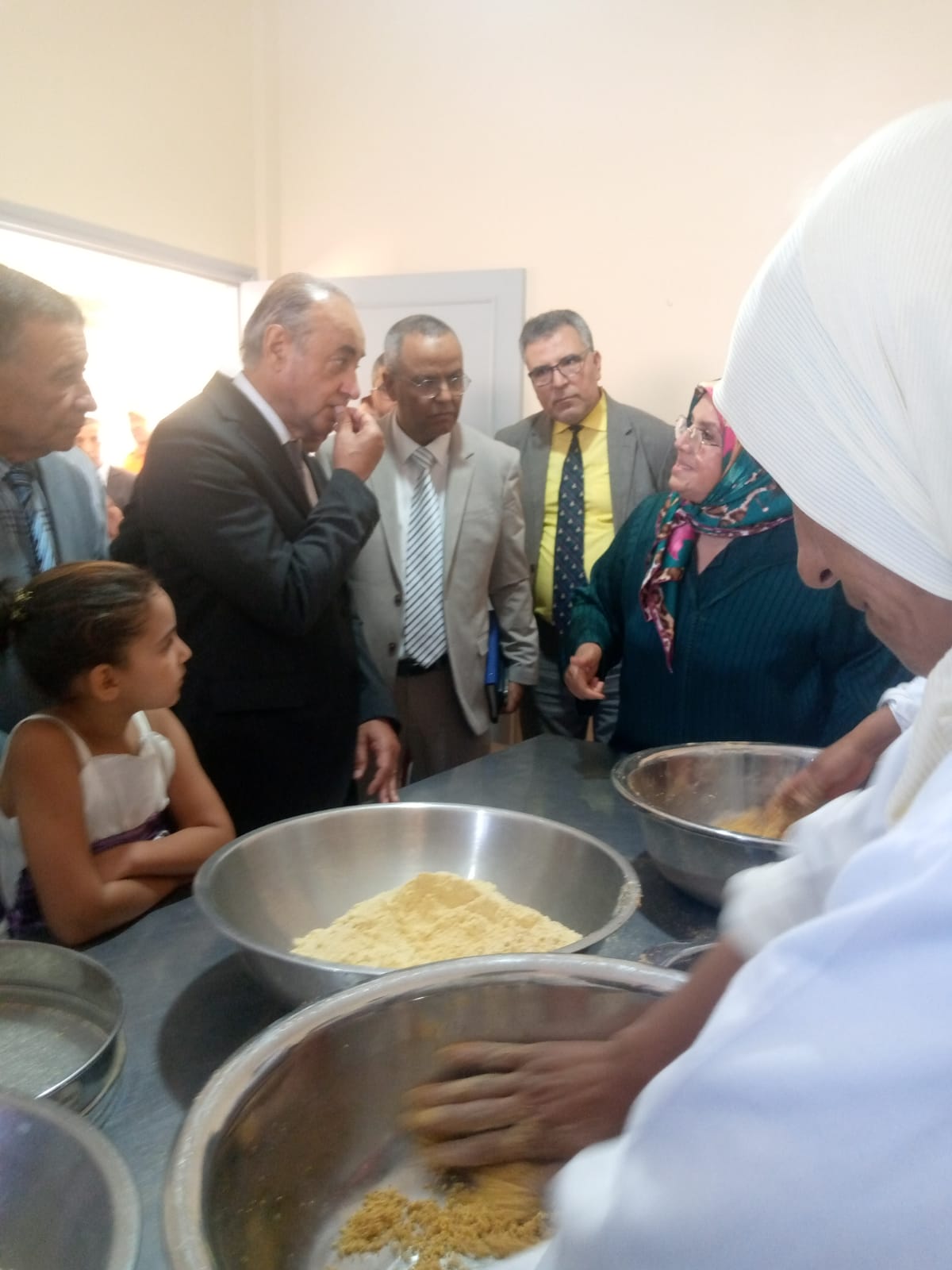 بمناسبة اليوم العالمي للتعاونية عامل إقليم قلعة السراغنة السيد سمير اليزيدي يزور تعاونتين نسائيتين