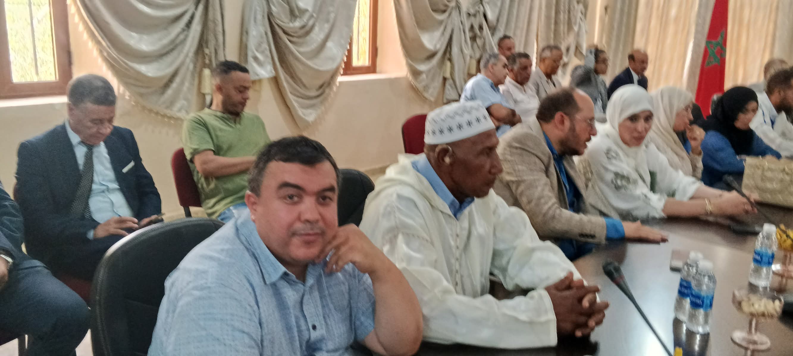  في اللقاء التواصلي مع مجلس الجماعي لسيدي رحال عامل إقليم قلعة السراغنة يلح على تنمية المدينة والنائب البرلماني والمستشار الجماعي والاقليمي عبدالرحيم واعمرو يجسد انتظارات ساكنة سيدي رحال البودالي