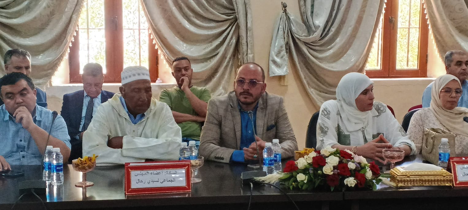   في اللقاء التواصلي مع مجلس الجماعي لسيدي رحال عامل إقليم قلعة السراغنة يلح على تنمية المدينة والنائب البرلماني والمستشار الجماعي والاقليمي عبدالرحيم واعمرو يجسد انتظارات ساكنة سيدي رحال البودالي