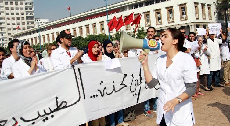 أطباء القطاع الحر يحتجون على الوضعية غير القانونية لهيأتهم الوطنية ويطالبون بانتخابات عاجلة