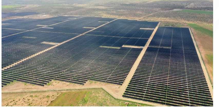 المكتب الشريف للفوسفاط (OCP) يستثمر 13 مليار دولار في برنامجه الطاقي الأخضر ويفتتح مزرعته الشمسية بخريبكة
