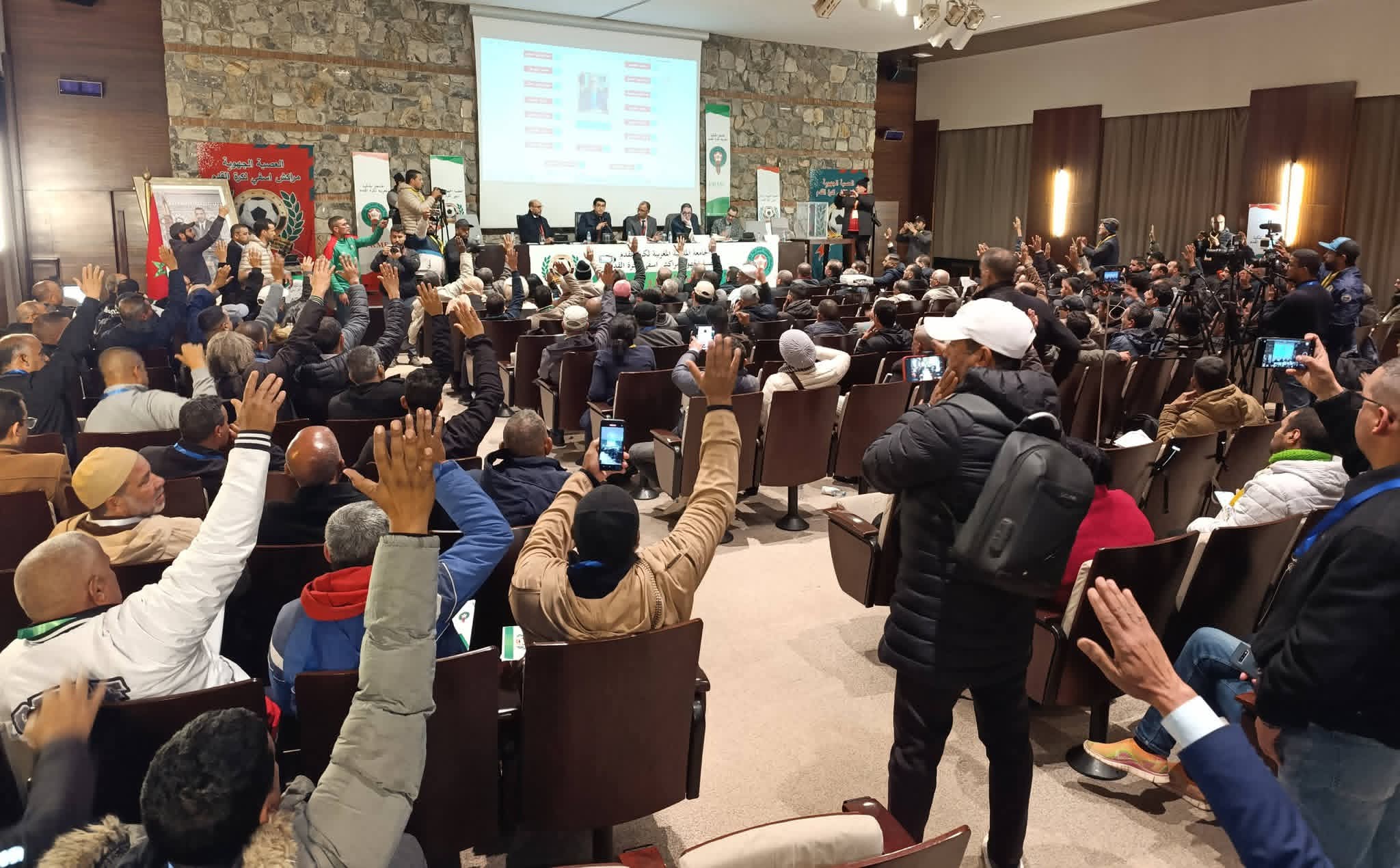 ذالعلوي المودني يتسلم بالاجماع مقاليد تسيير العصبة الجهوية مراكش اسفي لكرة القدم لولاية جديدة...