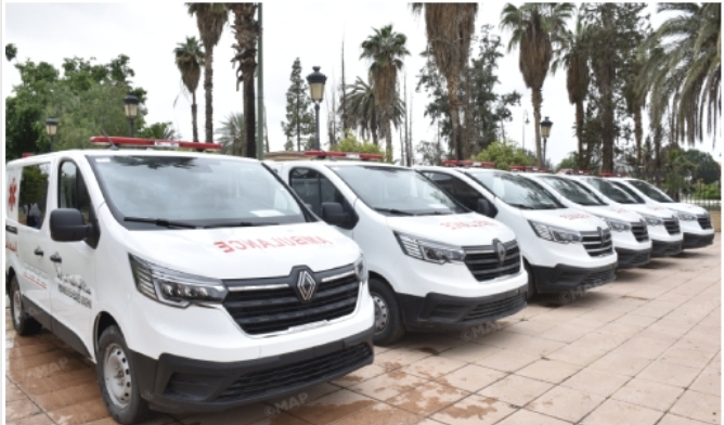 قلعة السراغنة/تنمية بشرية: تسليم سيارات إسعاف لفائدة عدة جماعات ترابية بالإقليم