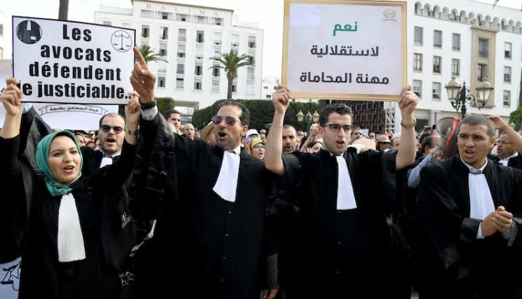 بعد احالته على الدستورية.. المحامي منديلي يرصد 10 “خروقات دستورية” في قانون المحاماة