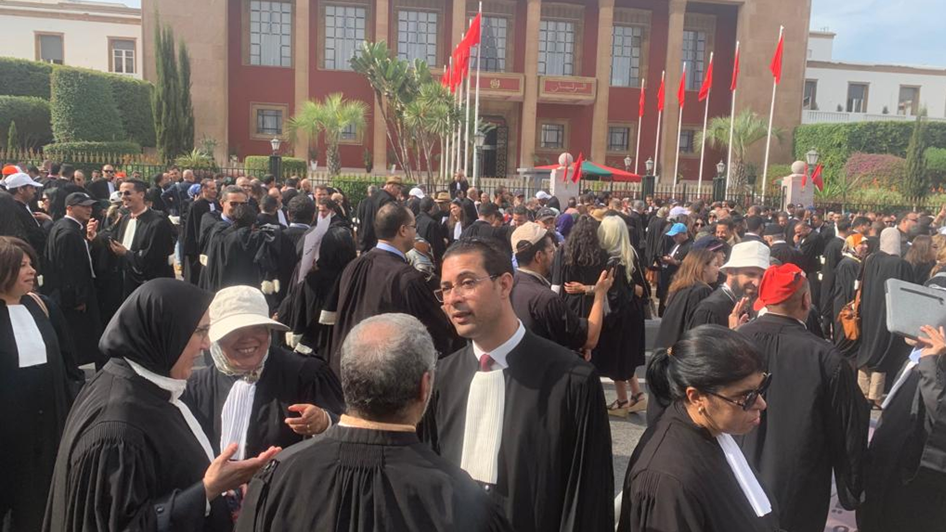 المحامون يتمسكون بالتصعيد ويدعون إلى اجتماع موسع في شتنبر