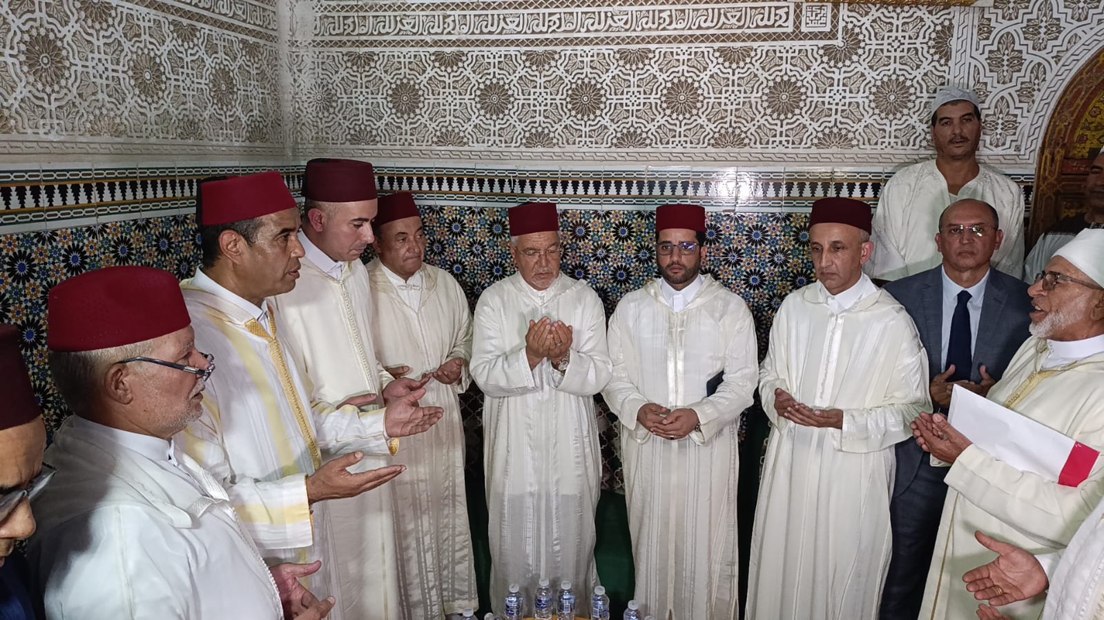 قلعة السراغنة.... الحاجب الملكي يسلم هبة ملكية بضريح سيدي رحال البودالي .