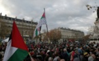 المتظاهرون بباريس ضد قرار ترامب يرددون لشعارات تؤكد على أن القدس عاصمة فلسطين الأبدية.