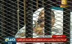 بداية محاكمة مبارك...أول رئيس عربي يقف وراء القضبان (+ فيديو)