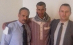 عامل إقليم خريبكة يكرم عامل نظافة لأمانته