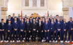 جلالة الملك يستقبل أعضاء المنتخب الوطني لكرة القدم ويوشحهم بأوسمة ملكية
