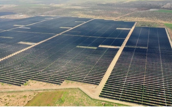 المكتب الشريف للفوسفاط (OCP) يستثمر 13 مليار دولار في برنامجه الطاقي الأخضر ويفتتح مزرعته الشمسية بخريبكة