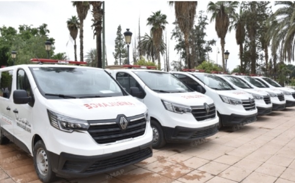 قلعة السراغنة/تنمية بشرية: تسليم سيارات إسعاف لفائدة عدة جماعات ترابية بالإقليم