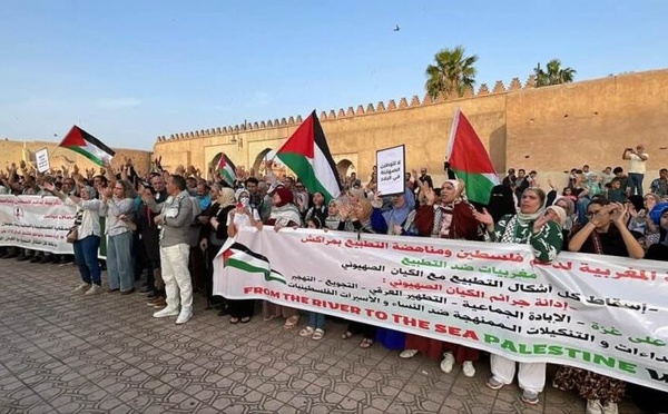 دعما لفلسطين ورفضا التطبيع مع اسرائيل...مئات المغاربة يتظاهرون بمراكش