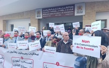 صحافيات وصحفيون يحتجون أمام وزارة الاتصال للمطالبة بحل المجلس الوطني للصحافة